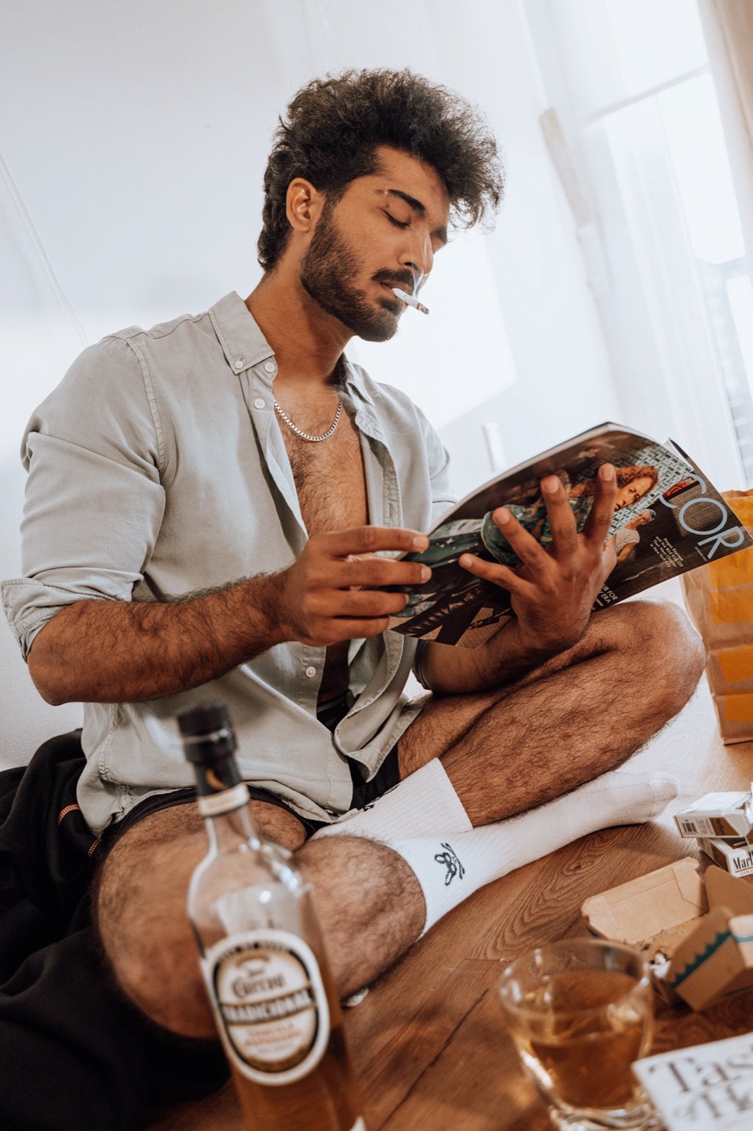 Linen shirt, reading a magazine